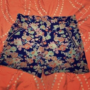 Floral pattern shorts S/M